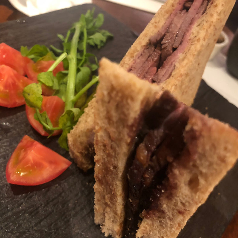 ローストビーフサンドイッチ(カフェ＆ラウンジ Anjin 代官山蔦屋書店)