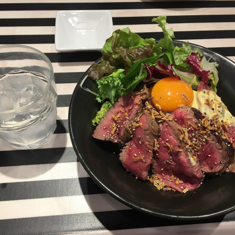 ランチステーキ丼(ゴッチーズビーフ)