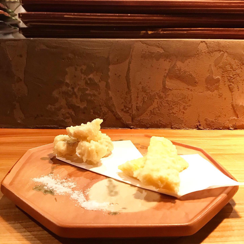 鱧と玉蜀黍の天ぷら(土と青)