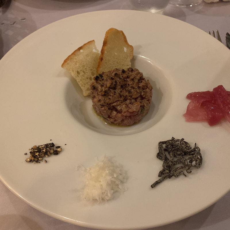 短角牛のタルタルステーキ(カルネヤ)