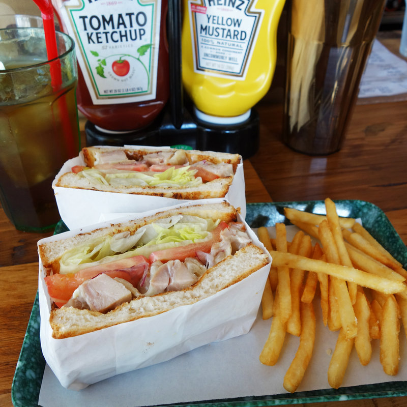 グリルドチキンサンドイッチ(THE BASKET)