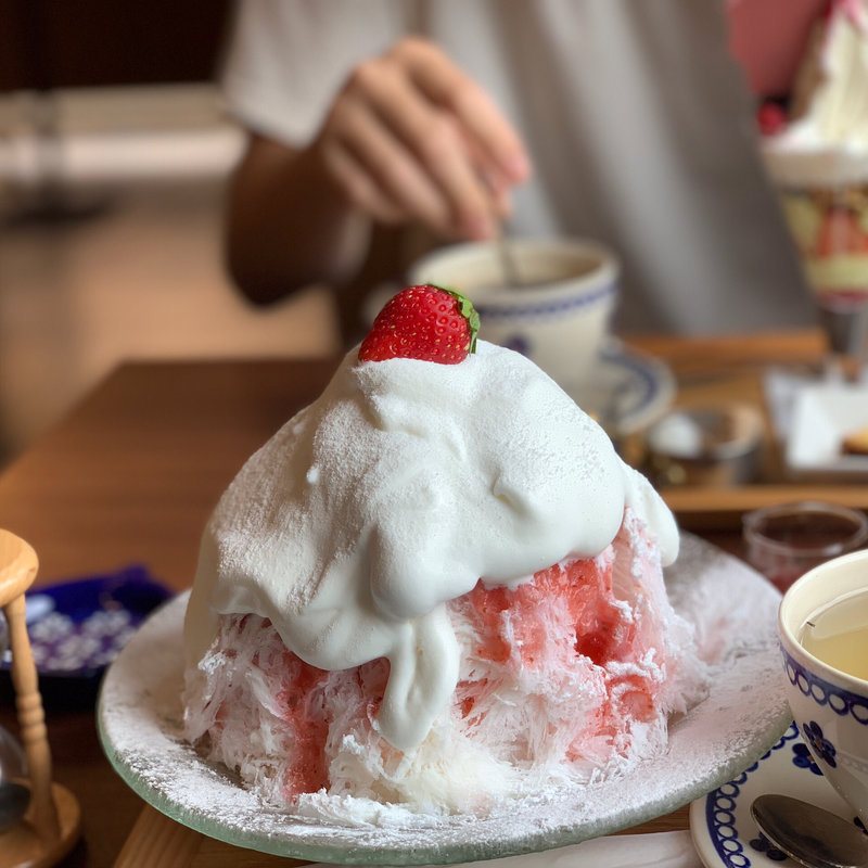 かき氷ショートケーキ(パティスリー ラヴィアンレーヴ)