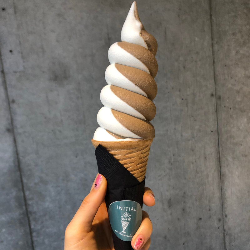 北海道牛乳×ほうじ茶 ソフトクリーム(INITIAL Omotesando （イニシャル 表参道）)