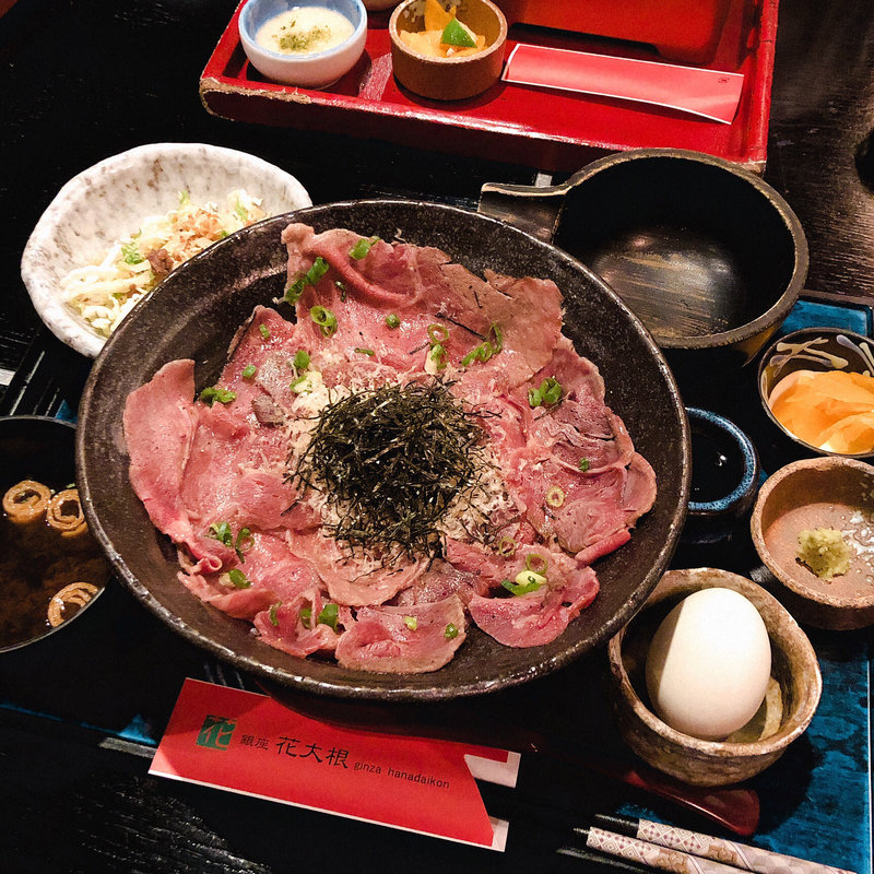 宮崎牛A5内ももの焼きしゃぶのせアローカナの卵かけご飯（肉2倍）(銀座 花大根)