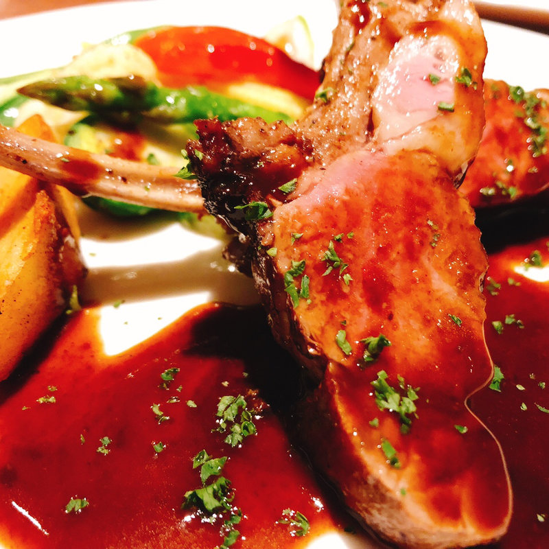 仔羊のロースト バルサミコ風味の赤ワインソース(シーケーズ キッチン)