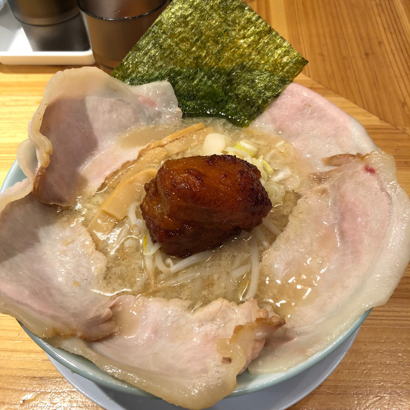 肉肉肉ラーメン(麺と出汁が絡むとき)