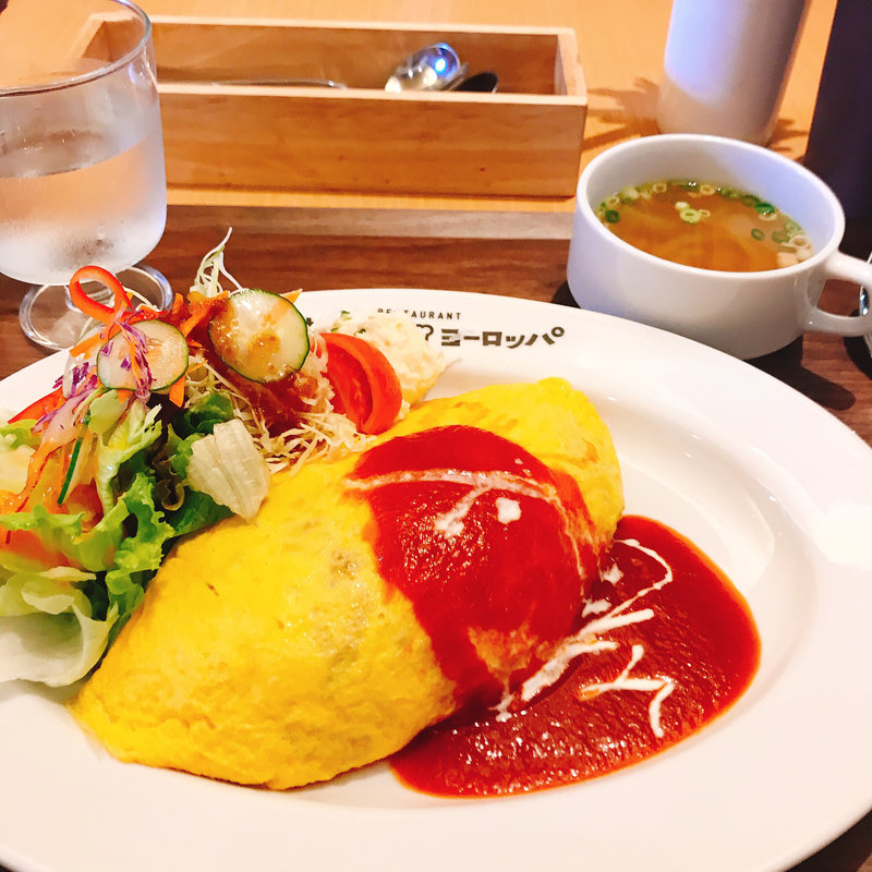 オムライス（サラダ、スープ付）(キッチンヨーロッパ)