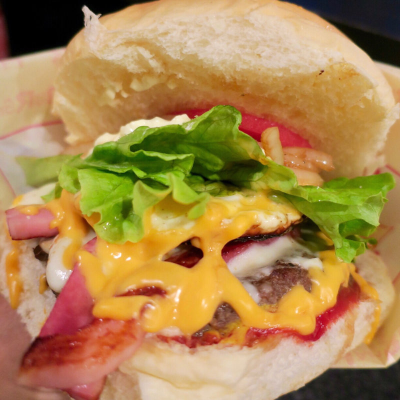 デラックスバーガー(オリベイラズ)