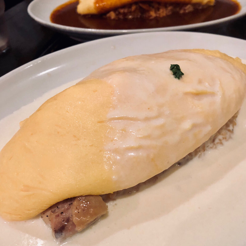 チキンオムライス・クリーム(KOZMIC長屋バー)