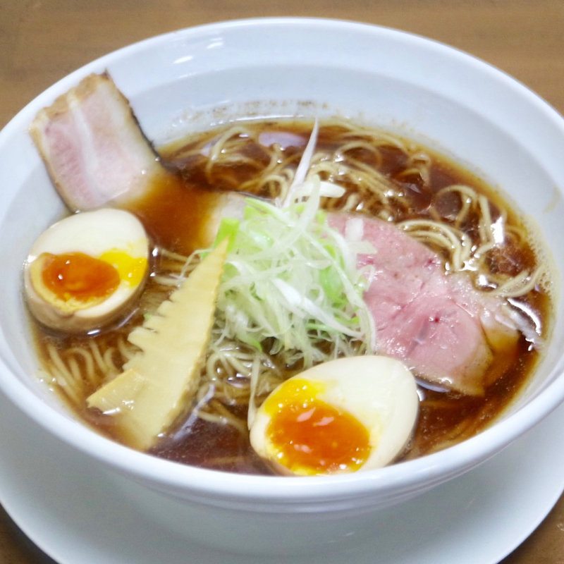 御殿場ブラック中華そば 味玉乗せ(麺匠 なか巌)