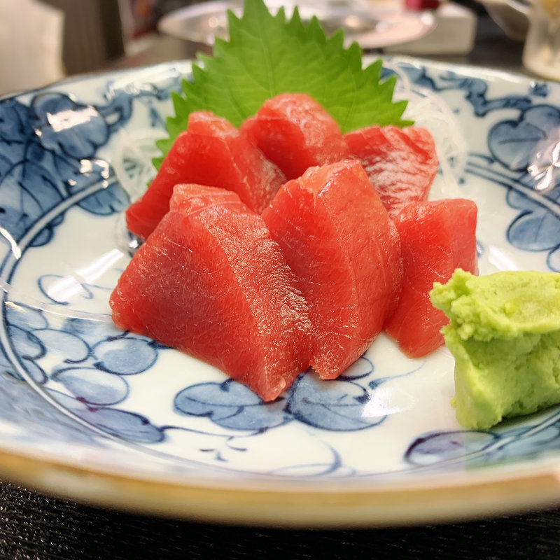 まぐろ赤身刺し(大衆割烹 藤八 （たいしゅうかっぽうとうはち）)