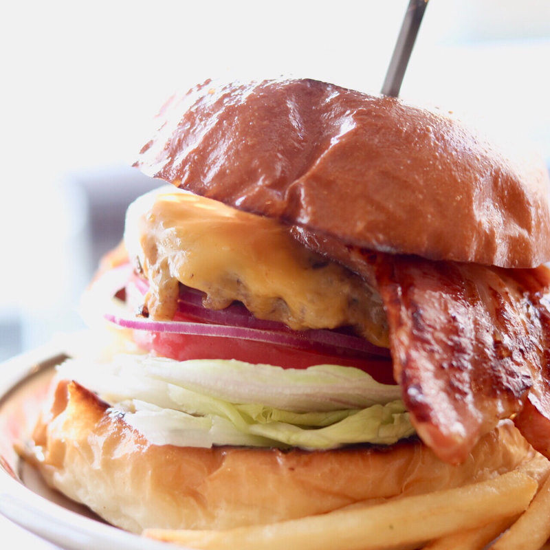 ベーコンチーズバーガー(MEIHOKU Burger)