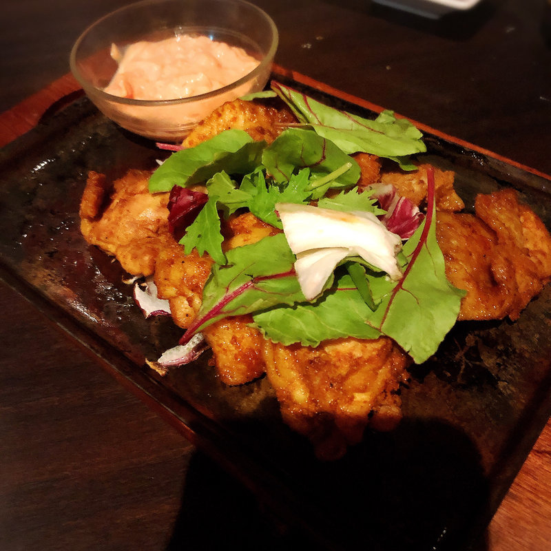 タンドリーチキンロースト クリーミーなカクテルソースで(foodiun& bar 一瑳 お台場店)