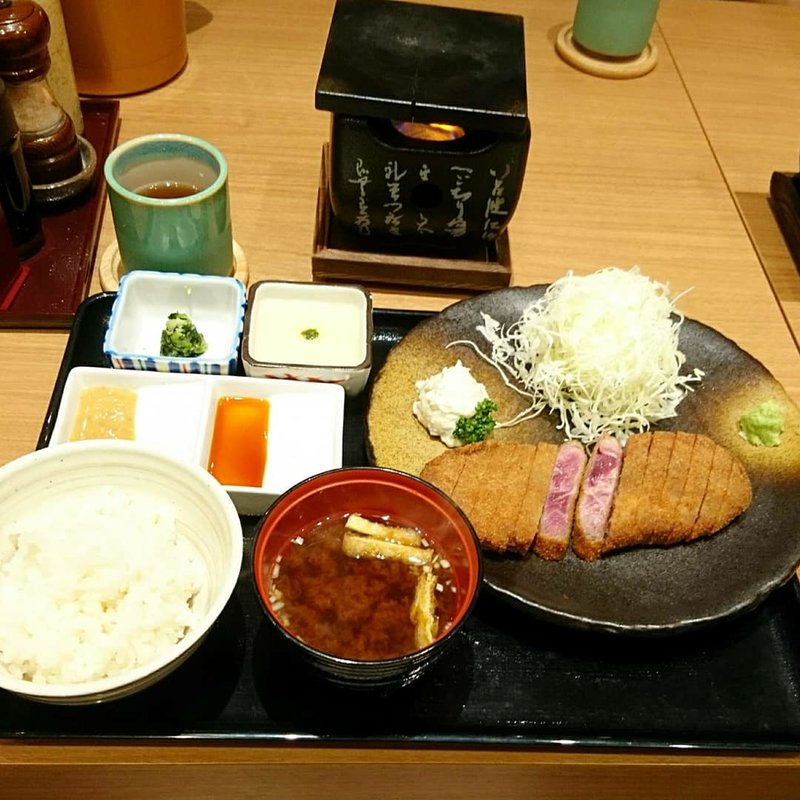 牛カツ麦飯とろろ付き(牛かつもと村 福岡パルコ店)