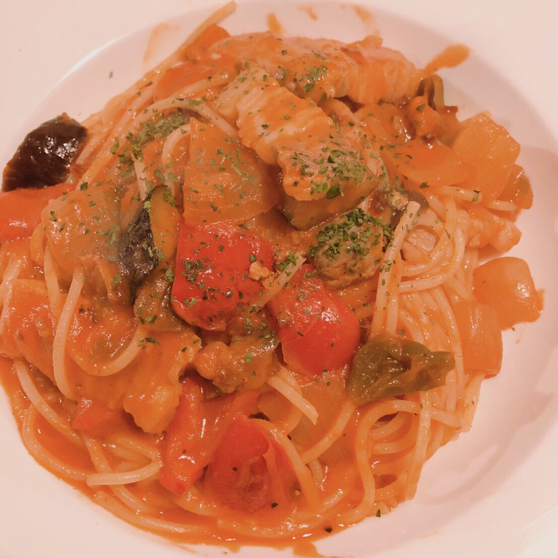 塩豚と野菜のトマトソースパスタ(ALI-OLI 亀岡)