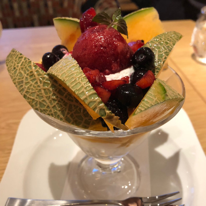 フレッシュ赤肉メロンパフェ(むさしの森珈琲 松戸新田店)