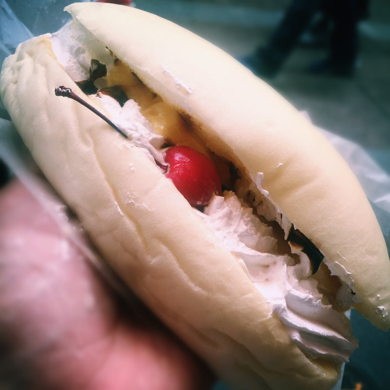 プリンアラモード(コッペパン専門店いわいめでた)