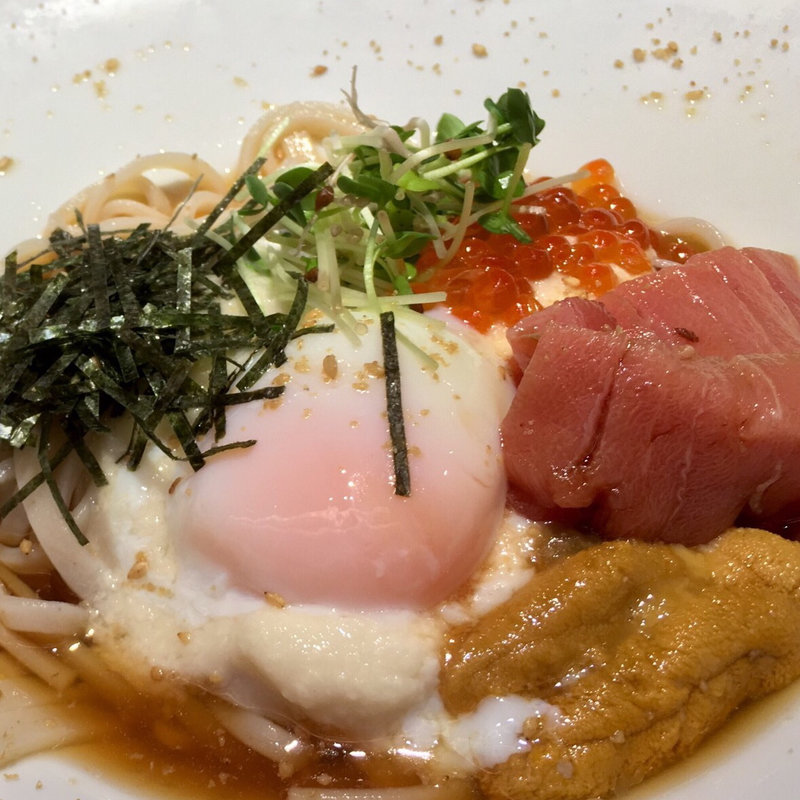うにといくらのぜいたく海鮮うどん(めん、色いろ。いつでも、おやつ。 新宿)