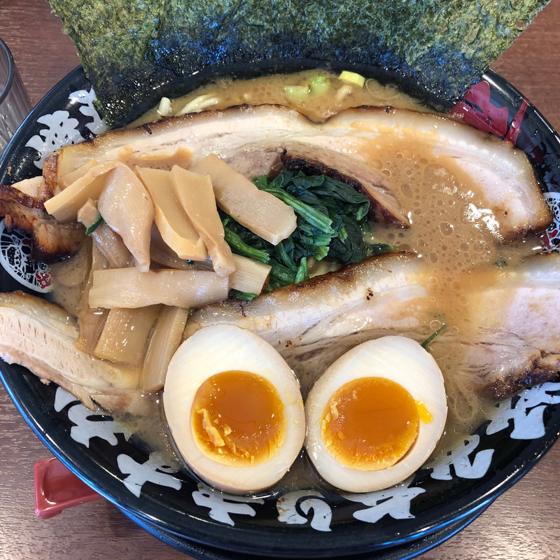 かぶりチャーシュー麺(横濱家系らぁめん 辻田家 石橋店)