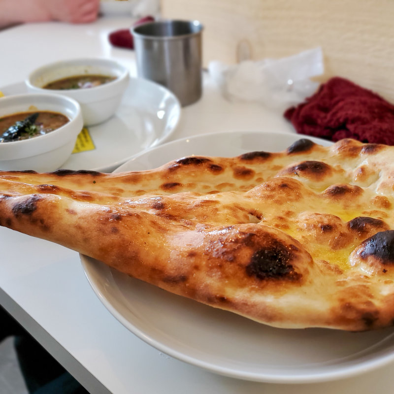 チキンと海老の2種カリー（ナン）(倉庫カリー)