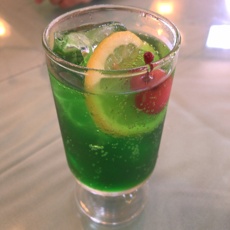 ソーダ水(こはく)