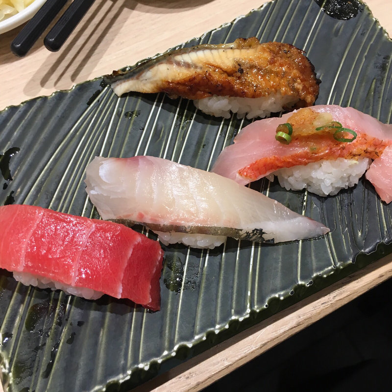 (立ち寿し しおや)