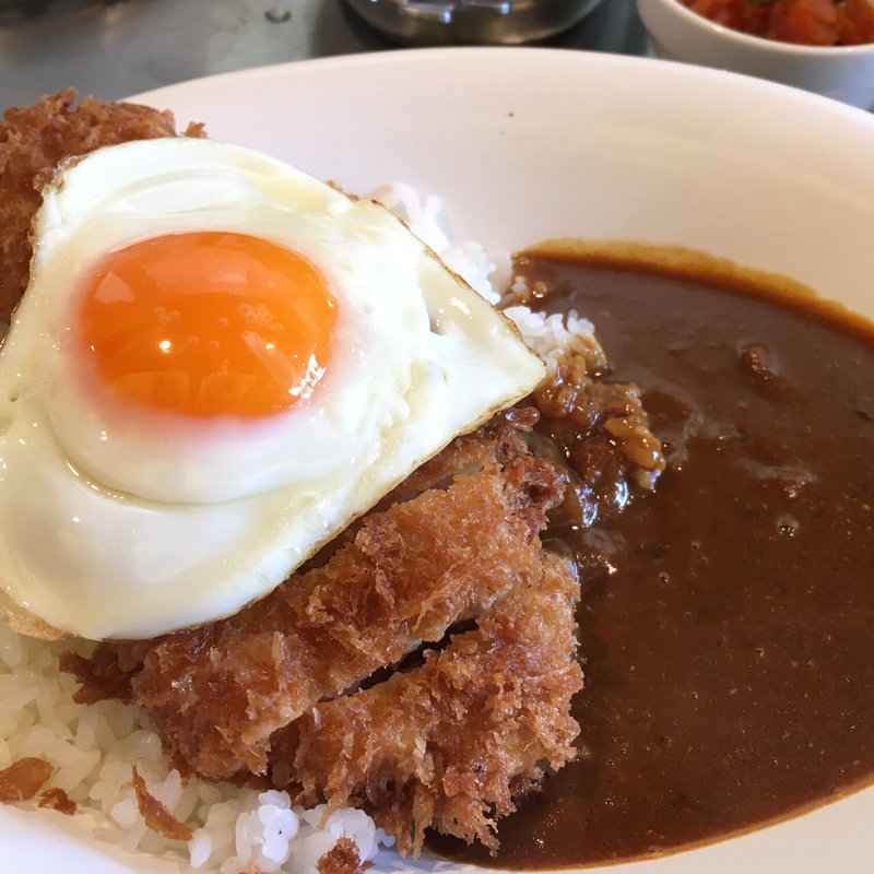 カツカレー 目玉焼きトッピング(カレーハウス KEN)