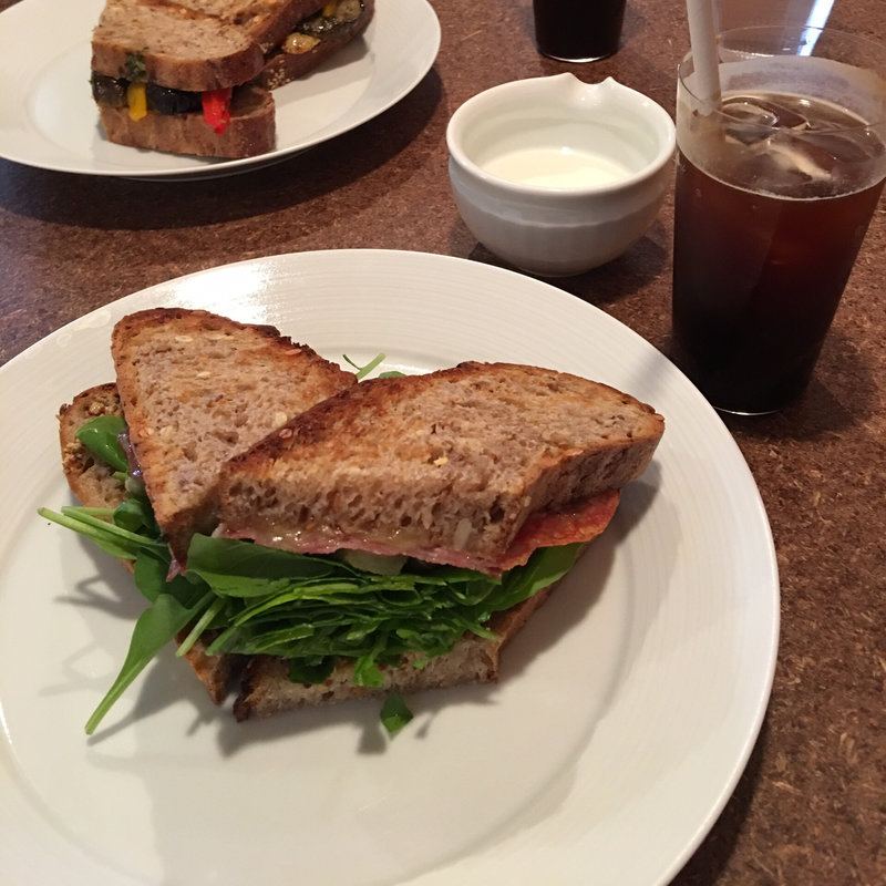 サラミとチェダーチーズのサンドイッチ(CIBI TOKYO)