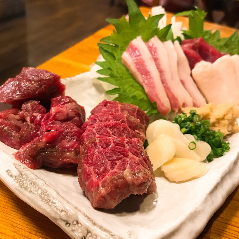 馬刺し盛り合わせ(けとばし屋チャンピオン)