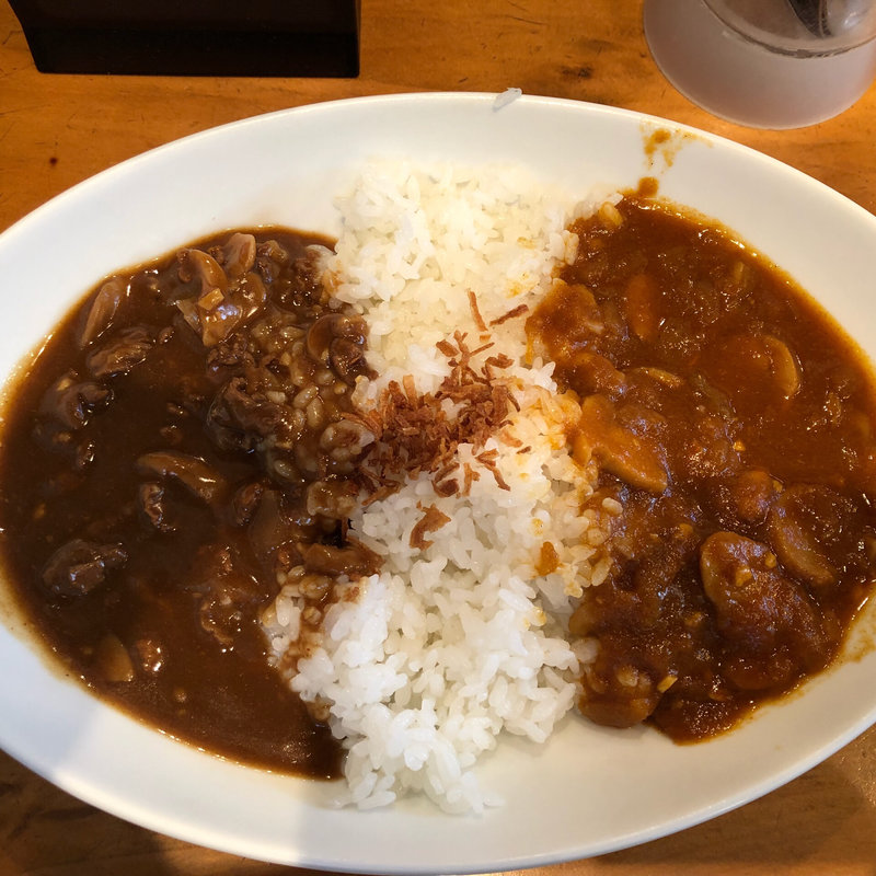 あいがけ（南印度チキンカレー・ビーフカレー）(ONEコインカレーショップ)