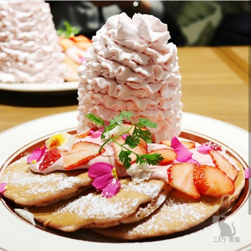 いちごと桜ホイップのパンケーキ(Eggs 'n Things 銀座店)