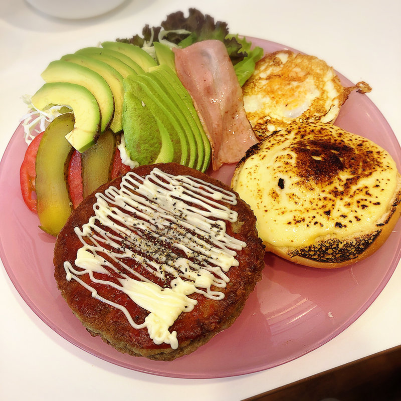 炙りチーズバーガー+パティ追加+アボカドトッピング(Hamburger SUKEYA)