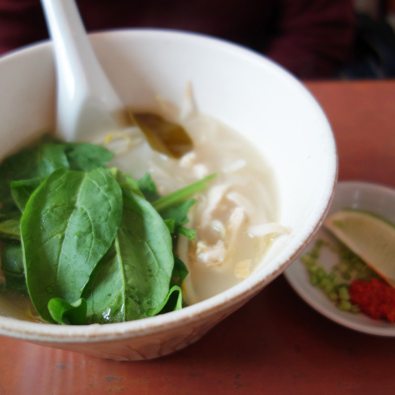 鶏とほうれん草のフォー(ベトナミーズ チャウバウ)
