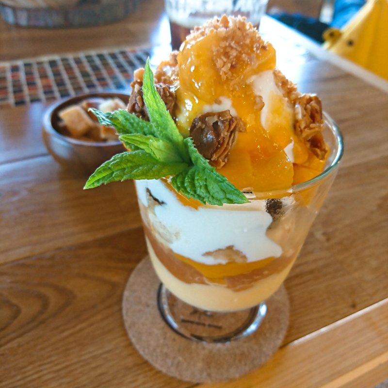マンゴーパフェ(猿とモルターレ)