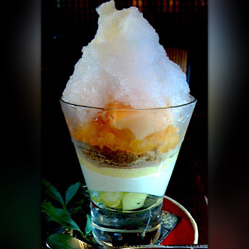 夕張メロンの濃厚グラニテとアイスの淡雪仕立て非加熱メロンマルメラータ入りパフェ(カフェ 中野屋)