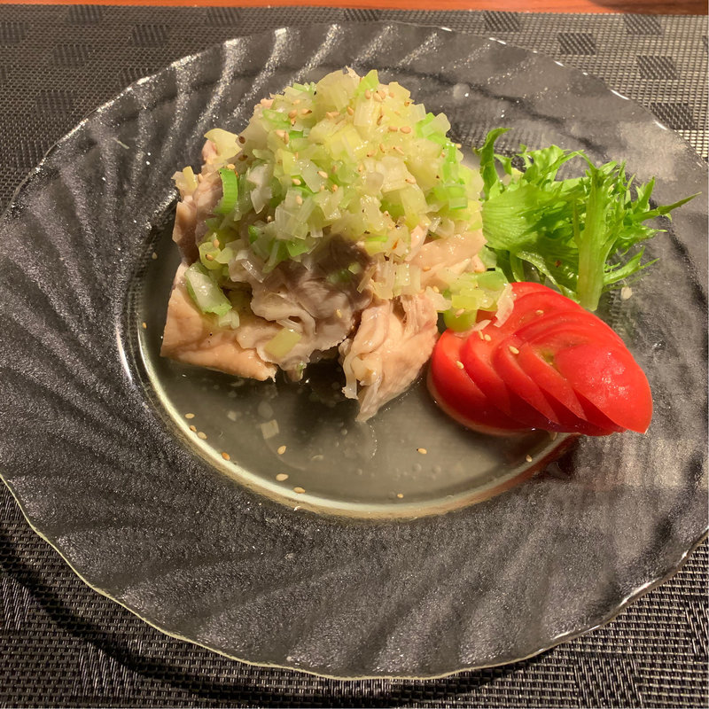 白油鶏(蒸し鶏と野菜のネギソース)(中華料理 楽道)