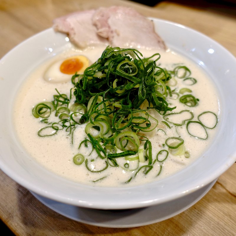 なにわ（醤油とんこつ）(なにわ新風 日本橋総本店)