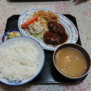 ハンバーグ定食(お食事処ゴロ八)