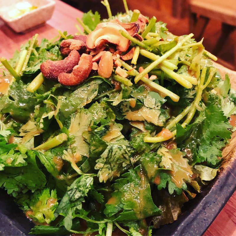 悪魔的に旨いパクチーサラダ(肉汁餃子のダンダダン 今泉店)