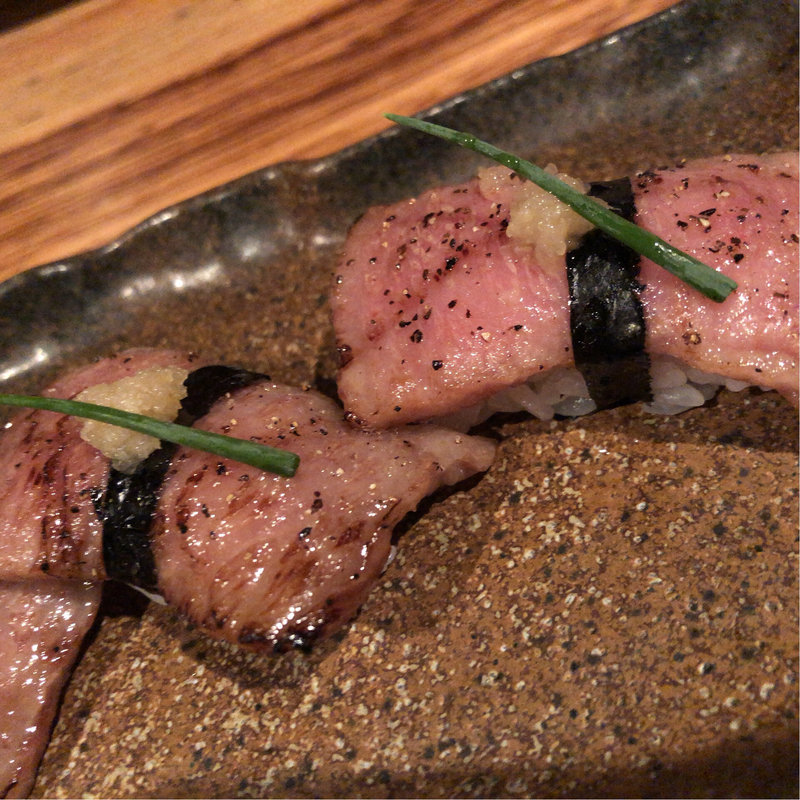 本日のおまかせ握り10貫 中トロ、赤身、ウニ、イクラ、芽ネギ、小肌、カワハギ、ノドグロ、ボタンエビ、穴子(いっき )