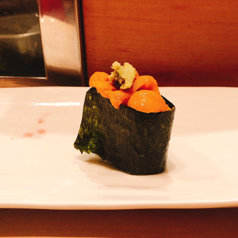 ウニの握り(鮨の与志喜)