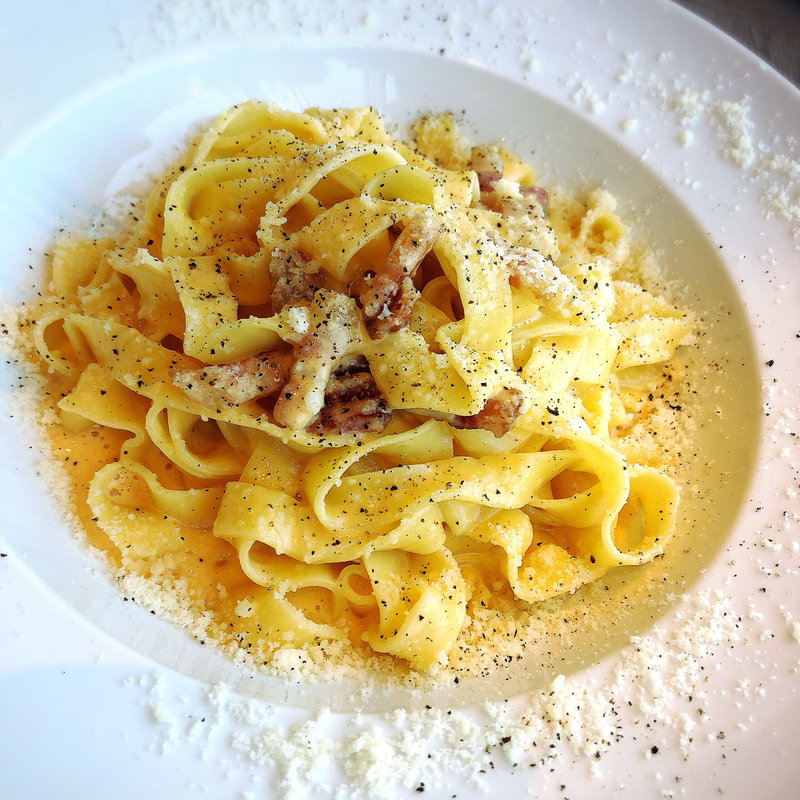 フワフワパルメザンチーズの天使のカルボナーラ“アンジェロ”(Trattoria Pizzeria LOGiC MARINA GRANDE)