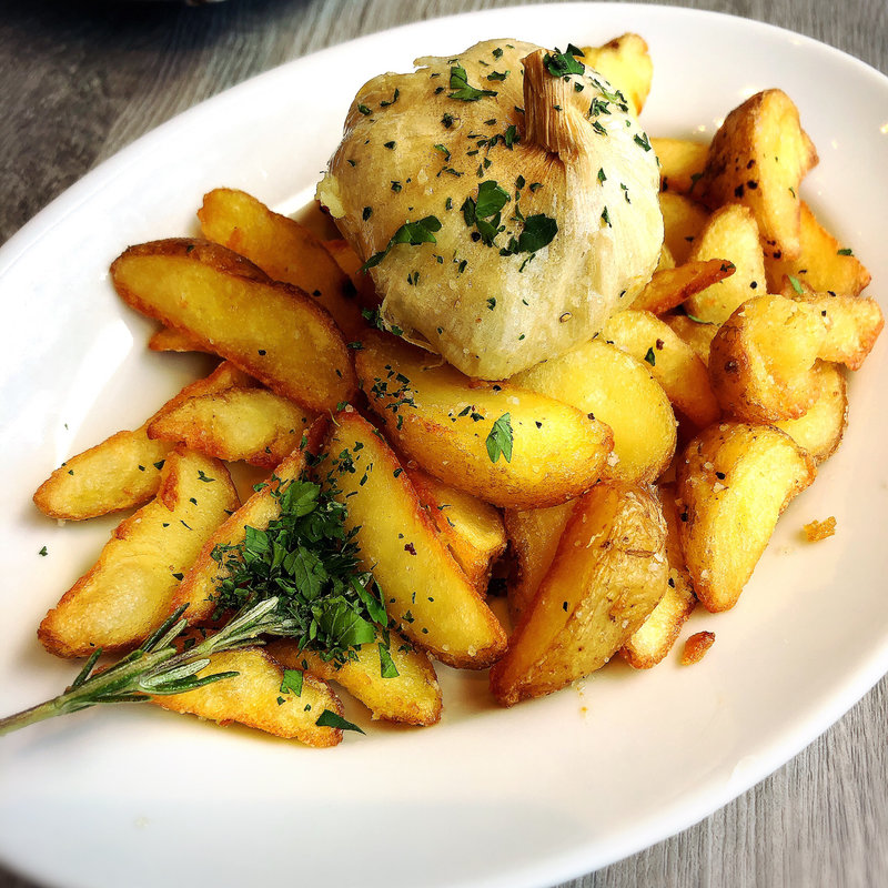 ニンニクとハーブのフライドポテト(Trattoria Pizzeria LOGiC MARINA GRANDE)