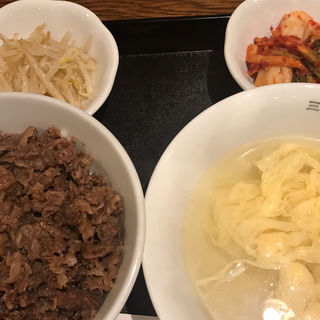 焼肉丼(三幸園)