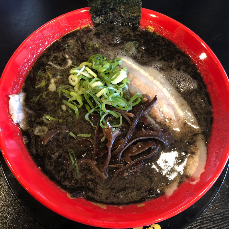 黒ラーメン(豚骨ラーメン 三福)