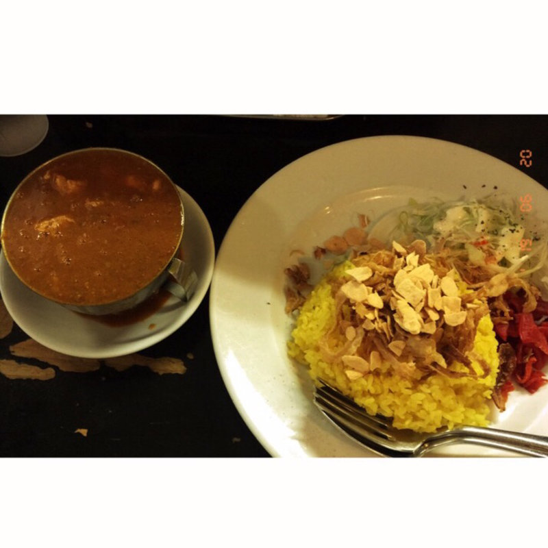 赤い鶏カレー(カレーは飲み物。)