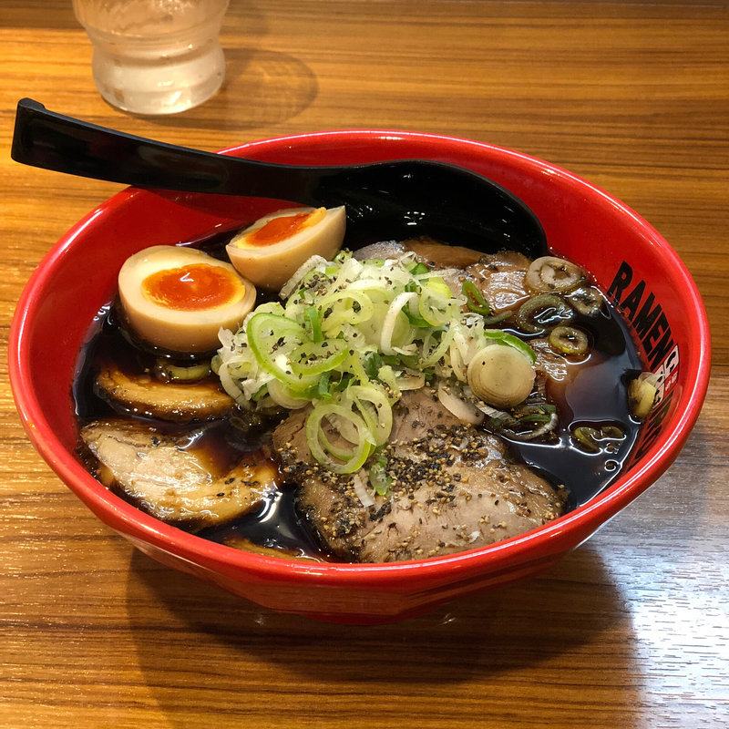 富山ブラックW肉盛りそば（味玉入り）(麺家 いろは  CiC店)