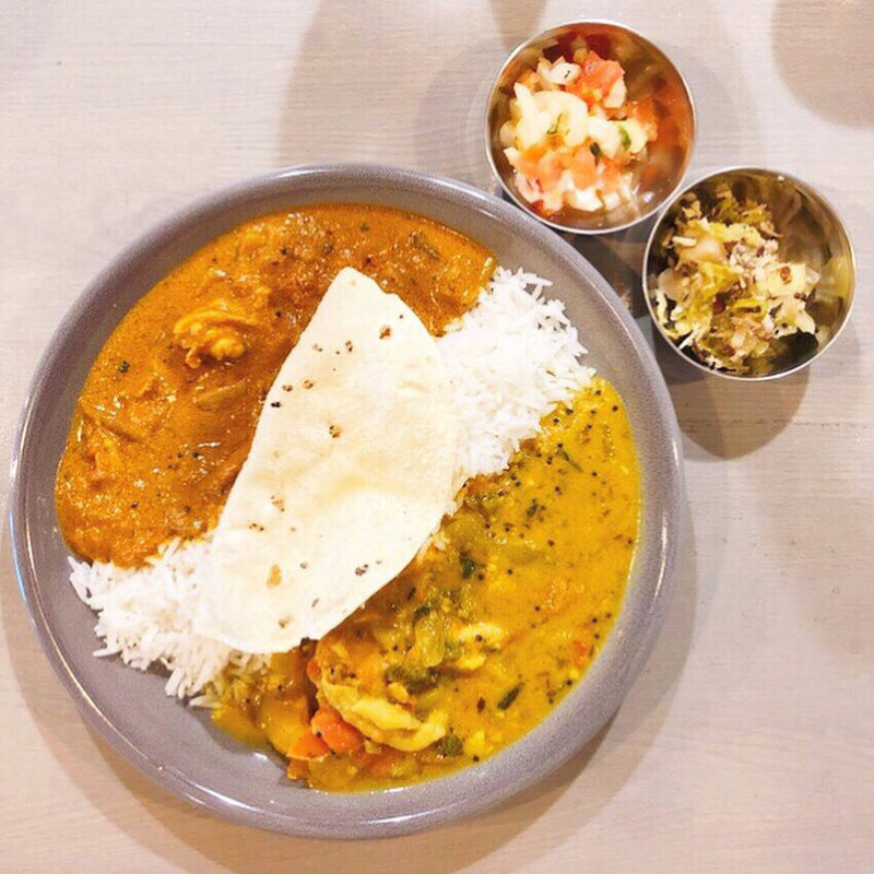 1周年記念ランチ あいがけ （オリジナルチキンカレー、チキンウプカレー）(Trunk Cafe)