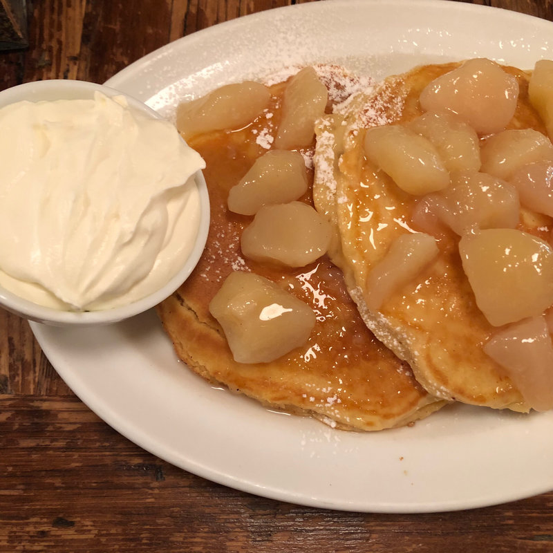 洋ナシコンポートのパンケーキ(バビーズ ヤエチカ)