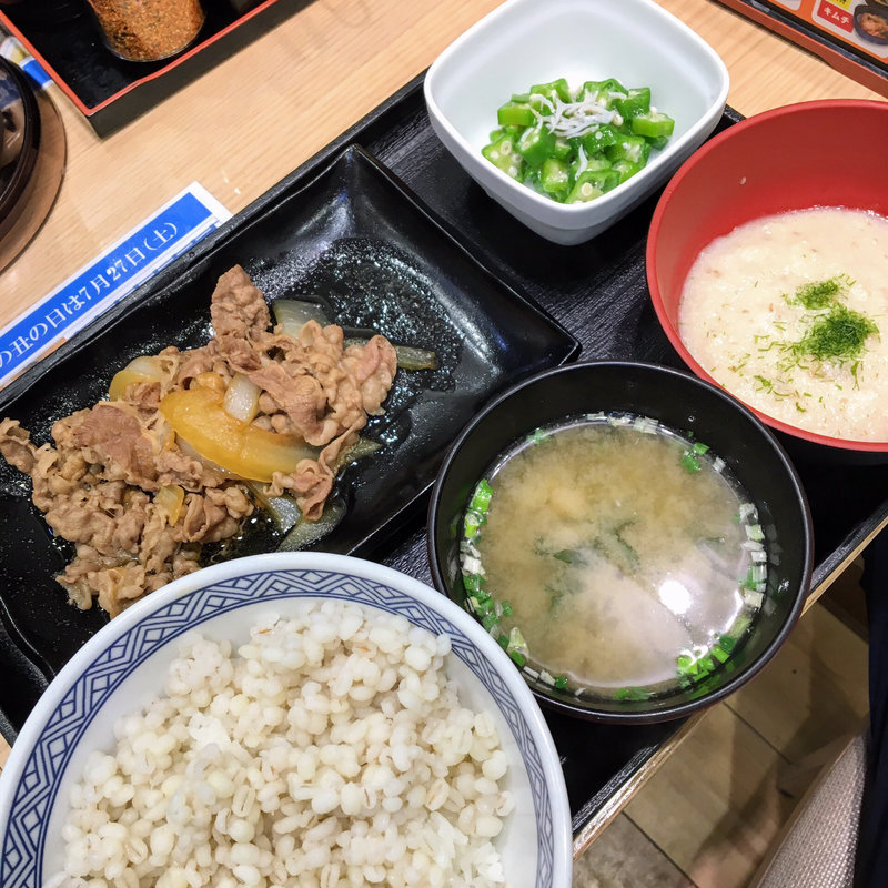 牛皿麦とろ御膳(吉野家 名駅太閤通口店)